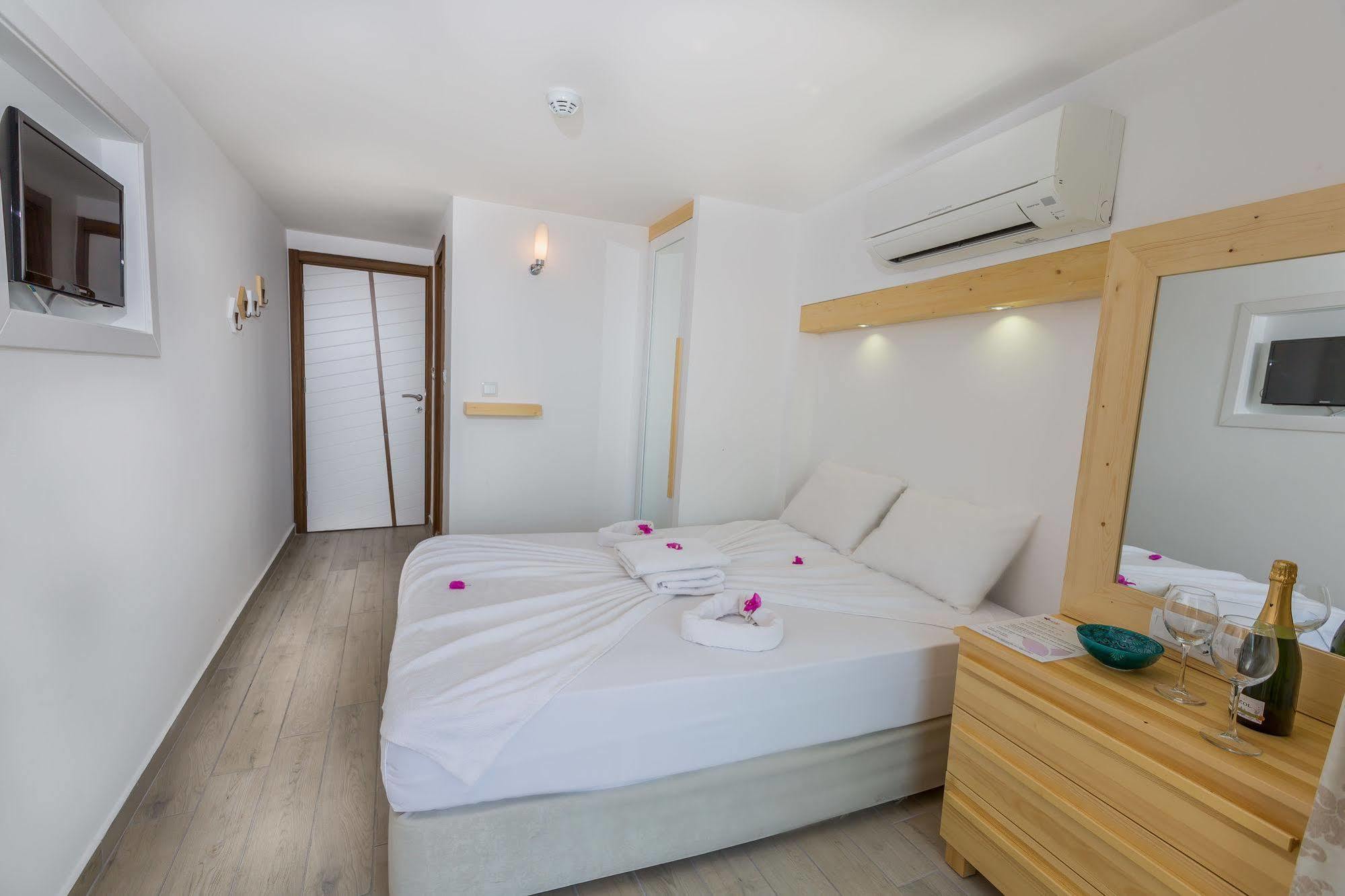 Defne Hotel Kaş Esterno foto